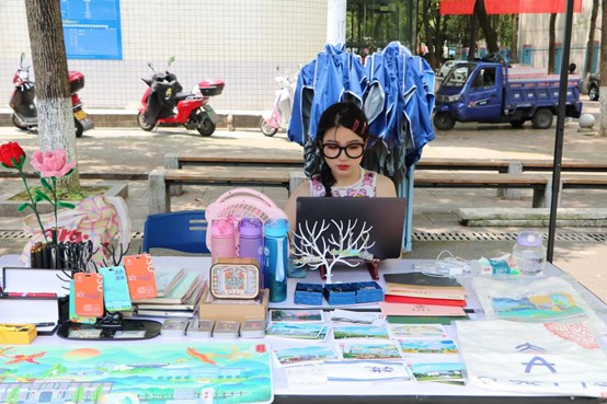 点燃创业梦想 激发创新活力—吉首大学开展2023年“起点创业坊”活动(图2) 点燃创业梦想 激发创新活力—吉首大学开展2023年“起点创业坊”活动(图2)