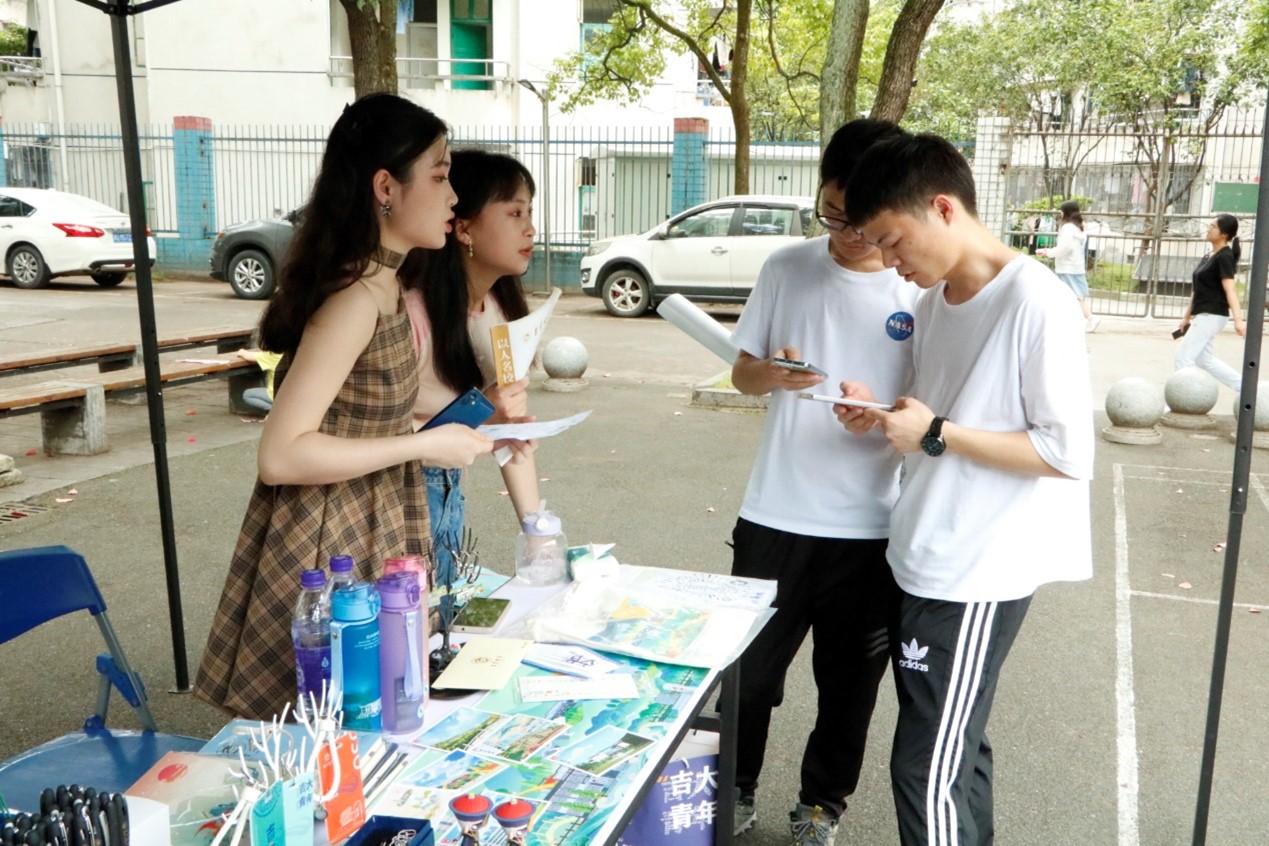 点燃创业梦想 激发创新活力—吉首大学开展2023年“起点创业坊”活动(图1) 点燃创业梦想 激发创新活力—吉首大学开展2023年“起点创业坊”活动(图1)