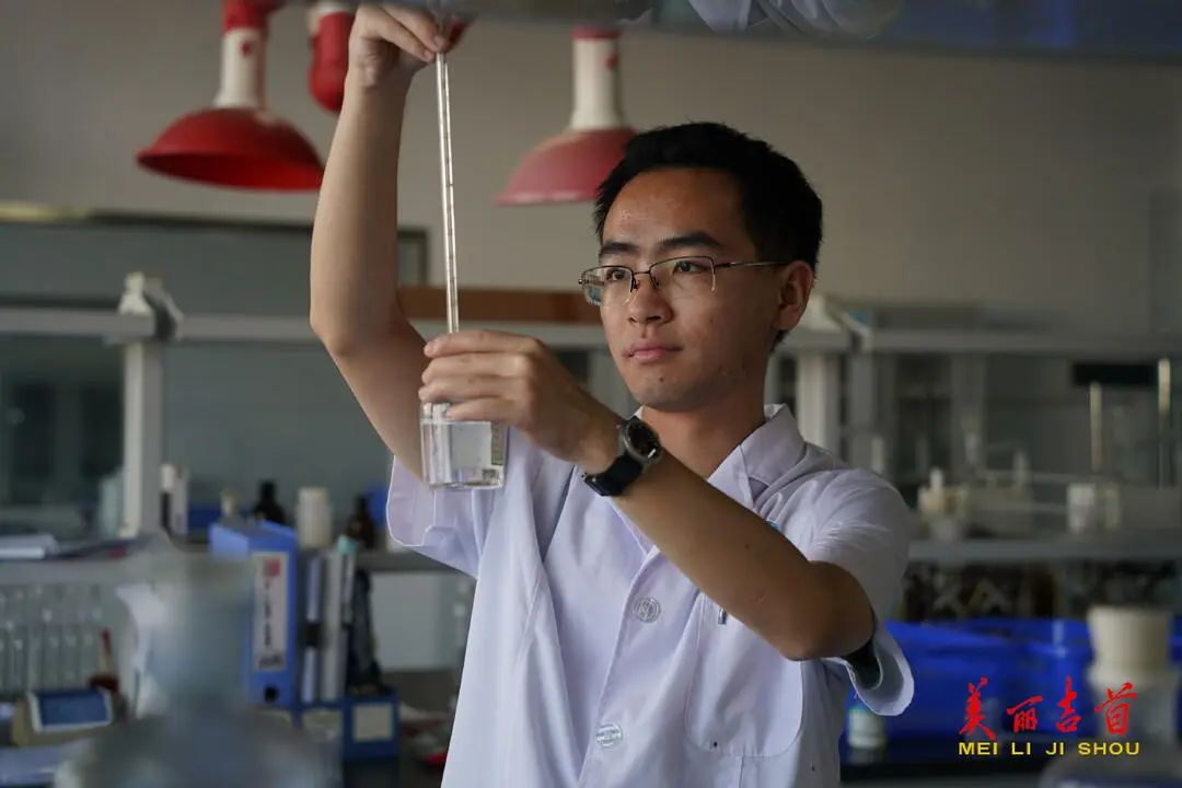 “贷”动创业梦想 托起就业民生|吉首市创业担保贷款存量突破亿元大关!(图3) “贷”动创业梦想 托起就业民生|吉首市创业担保贷款存量突破亿元大关!(图3)