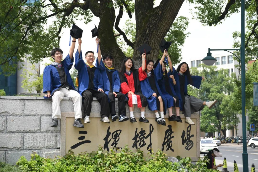 湖南等多个省份调整政策:缴了社保也可以是应届生!(图1) 湖南等多个省份调整政策:缴了社保也可以是应届生!(图1)