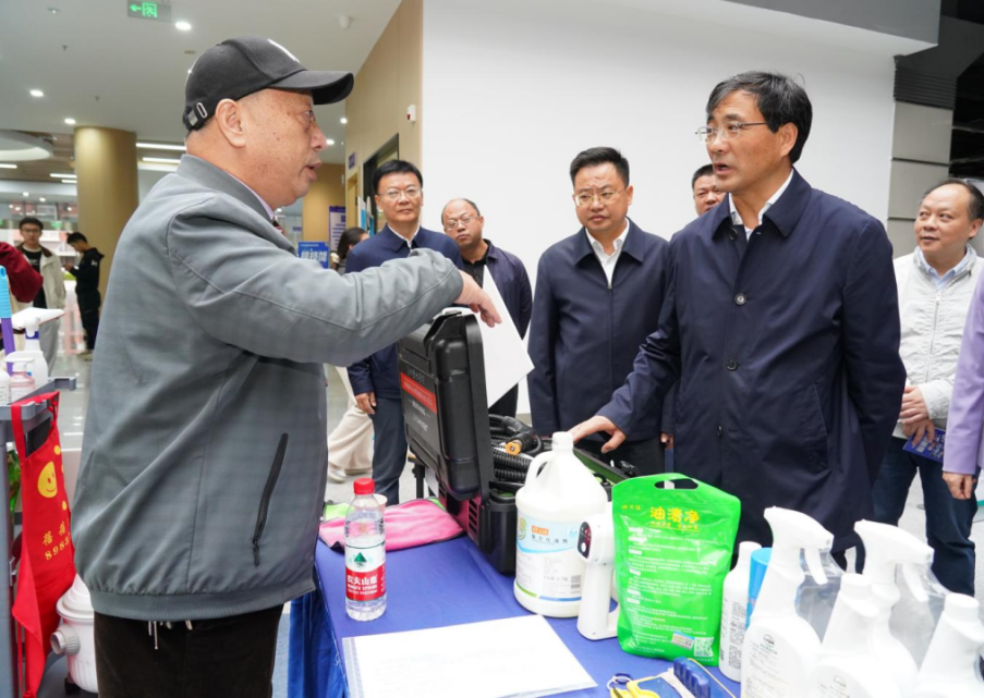 专注服务灵活就业群体  湖南省零工市场正式投入使用(图2) 专注服务灵活就业群体  湖南省零工市场正式投入使用(图1)