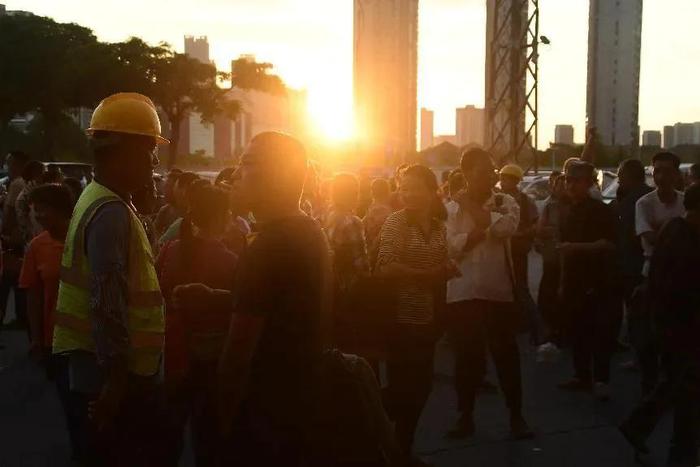 零工市场里的女工们,挣扎在城市边缘(图2) 零工市场里的女工们,挣扎在城市边缘(图2)