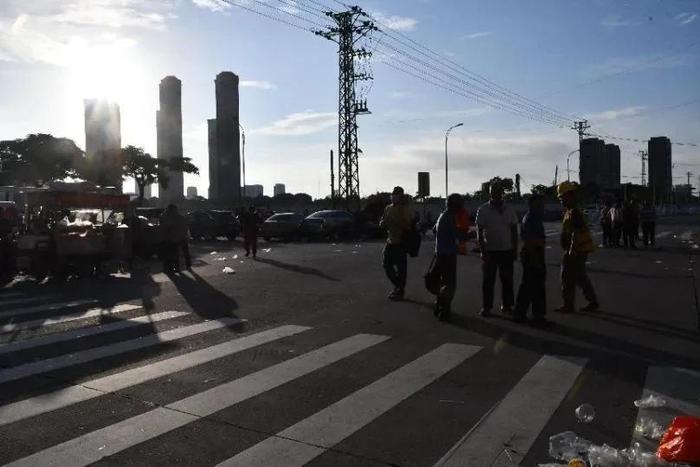 零工市场里的女工们,挣扎在城市边缘(图5) 零工市场里的女工们,挣扎在城市边缘(图5)