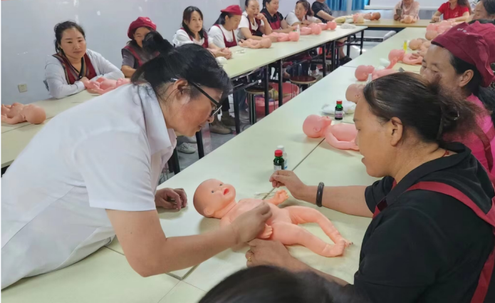 以“诚”湘见,巾帼风采:龙婷1087.png 家政逐梦二十载,巾帼领航绽芳华(图2)