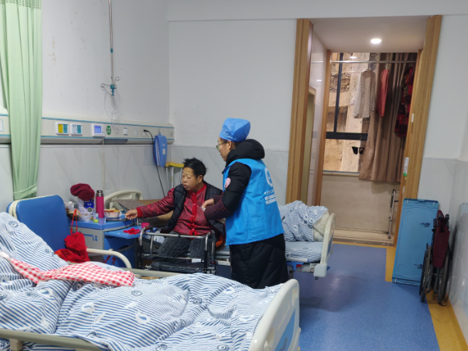 玉海螺家政第二期养老护理学员开启医院实习之旅(图5) 玉海螺家政第二期养老护理学员开启医院实习之旅(图5)