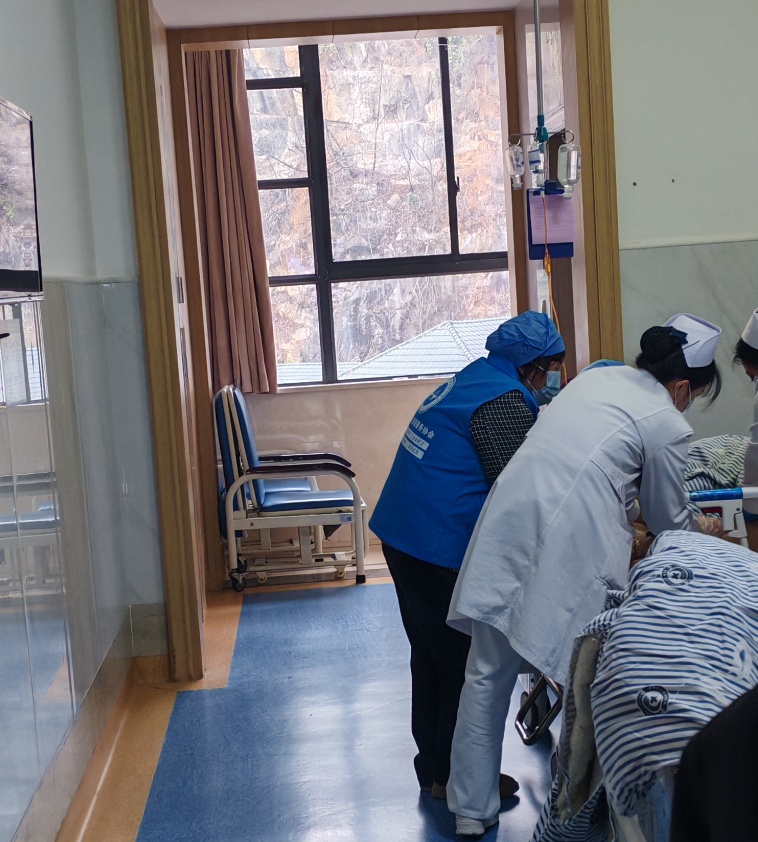 玉海螺家政第二期养老护理学员开启医院实习之旅(图7) 玉海螺家政第二期养老护理学员开启医院实习之旅(图7)