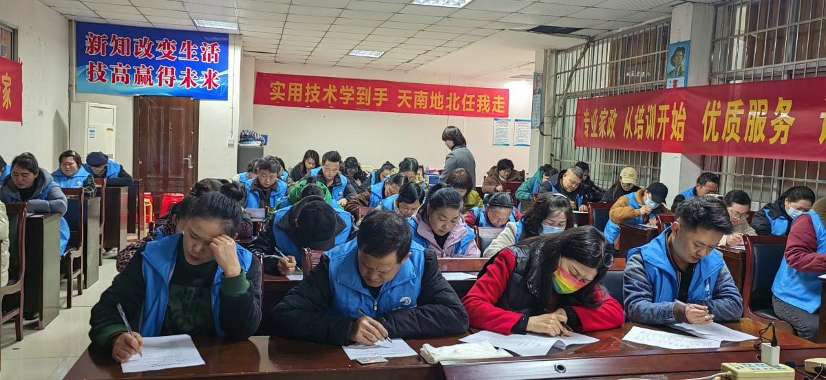 吉首玉海螺家政第二期养老护理培训班结业考试圆满落幕(图1) 吉首玉海螺家政第二期养老护理培训班结业考试圆满落幕(图1)