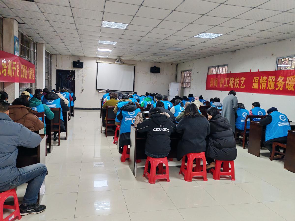 吉首玉海螺家政第二期养老护理培训班结业考试圆满落幕(图2) 吉首玉海螺家政第二期养老护理培训班结业考试圆满落幕(图2)