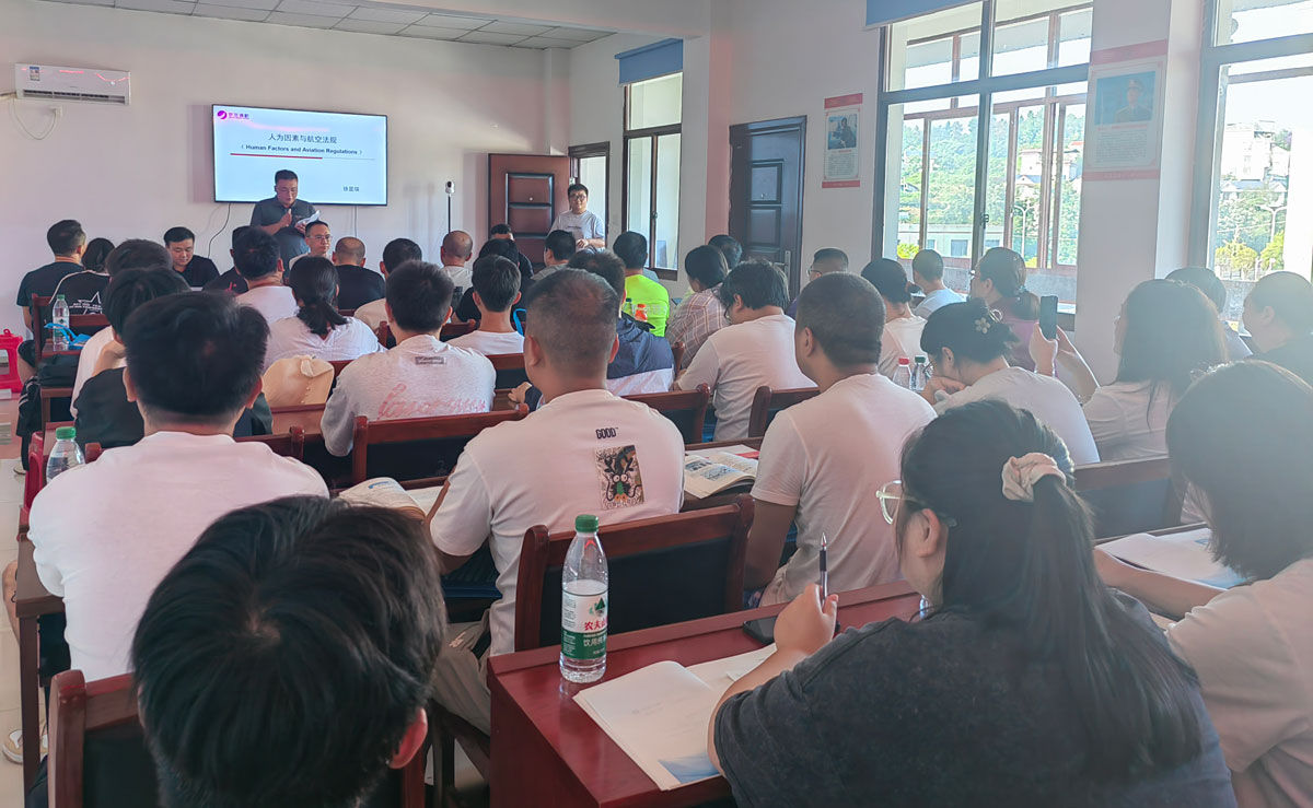 2025 年鸿瑞职业技能培训学校第一期无人机驾驶员初级培训班开班(图2) 2025 年鸿瑞职业技能培训学校第一期无人机驾驶员初级培训班开班(图2)
